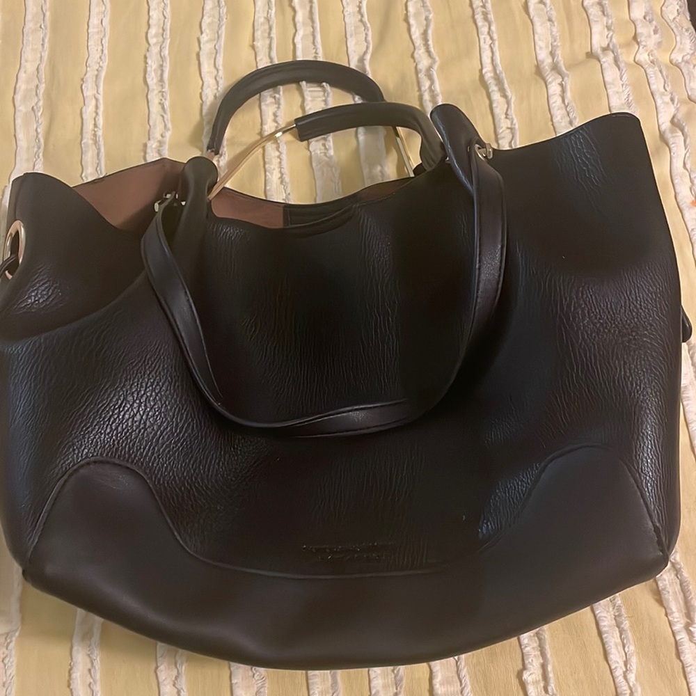 Sondra Roberts Squared blk leather purse